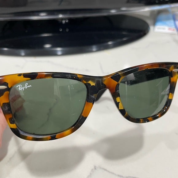 Ray Ban Wayfarer Tortoise - Picture 1 of 4